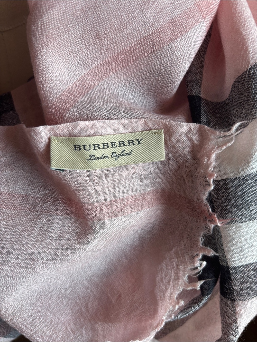 BURBERRY Pink Plaid Women's Scarf - Lightweight Checked Wrap. - Picture 2 of 7
